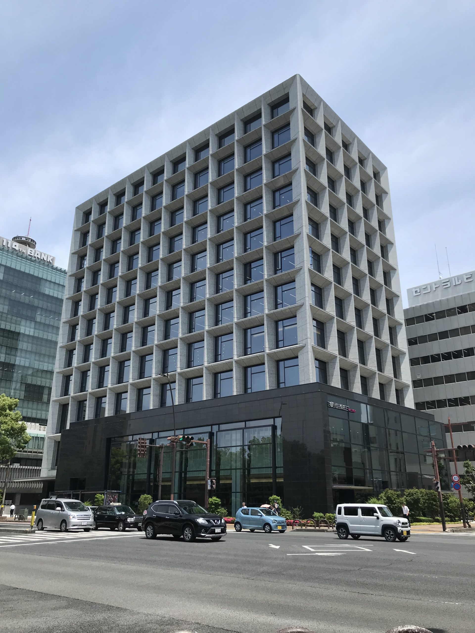 香川銀行本店ビルの外観