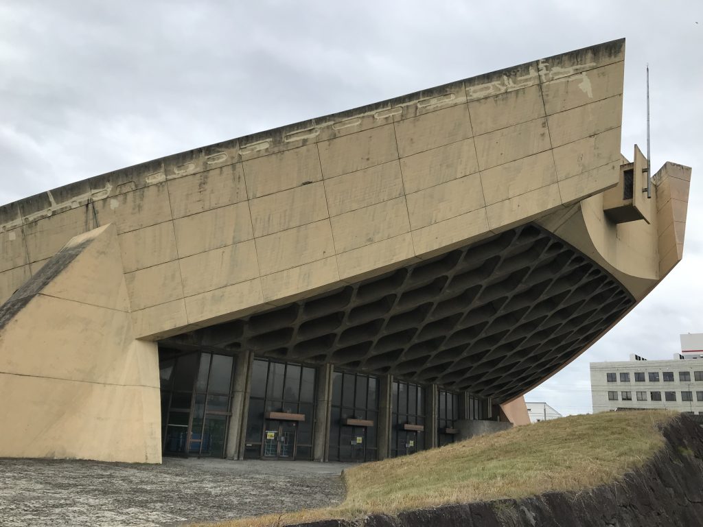 旧県立体育館
玄関付近