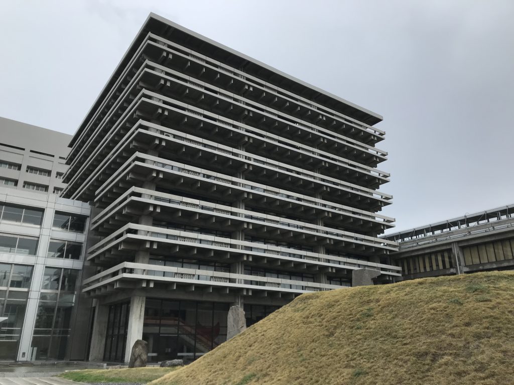 香川県庁舎東館
築山