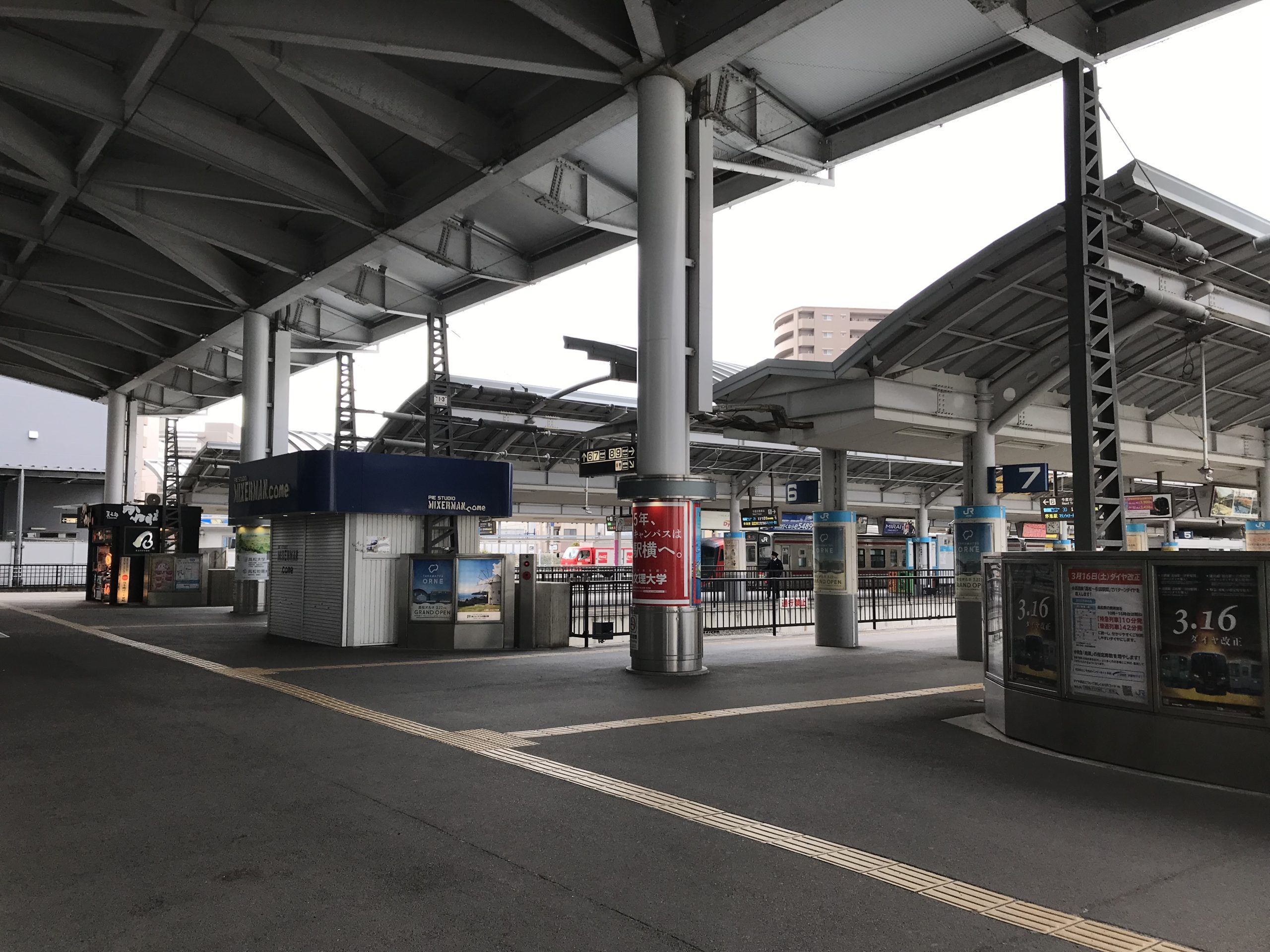 高松駅構内