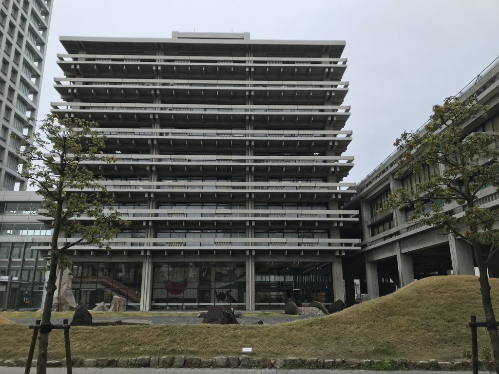 香川県庁舎東館のファサード