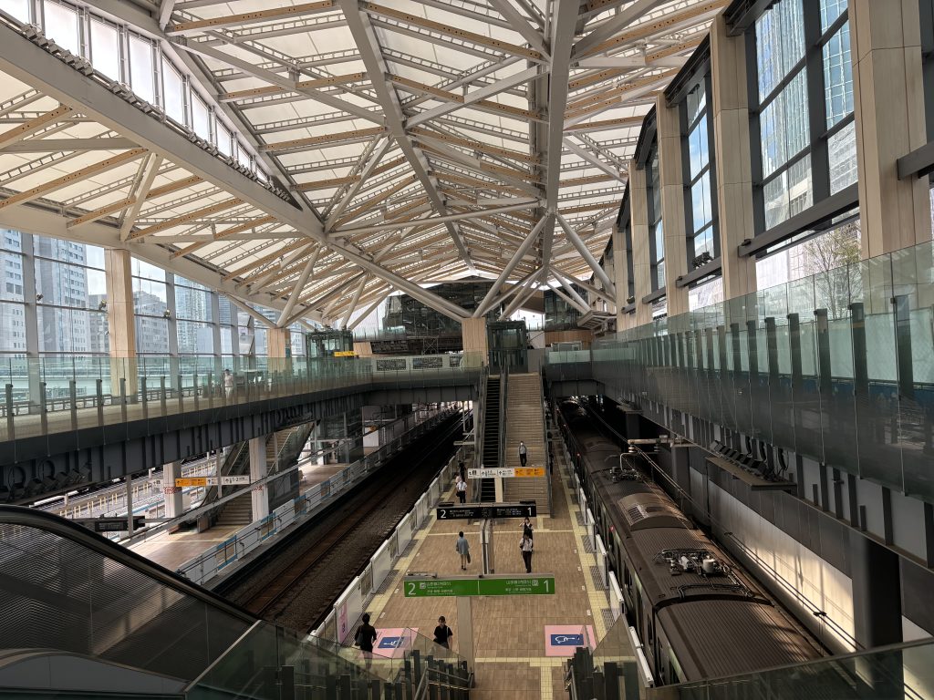 高輪ゲートウェイ駅の内部