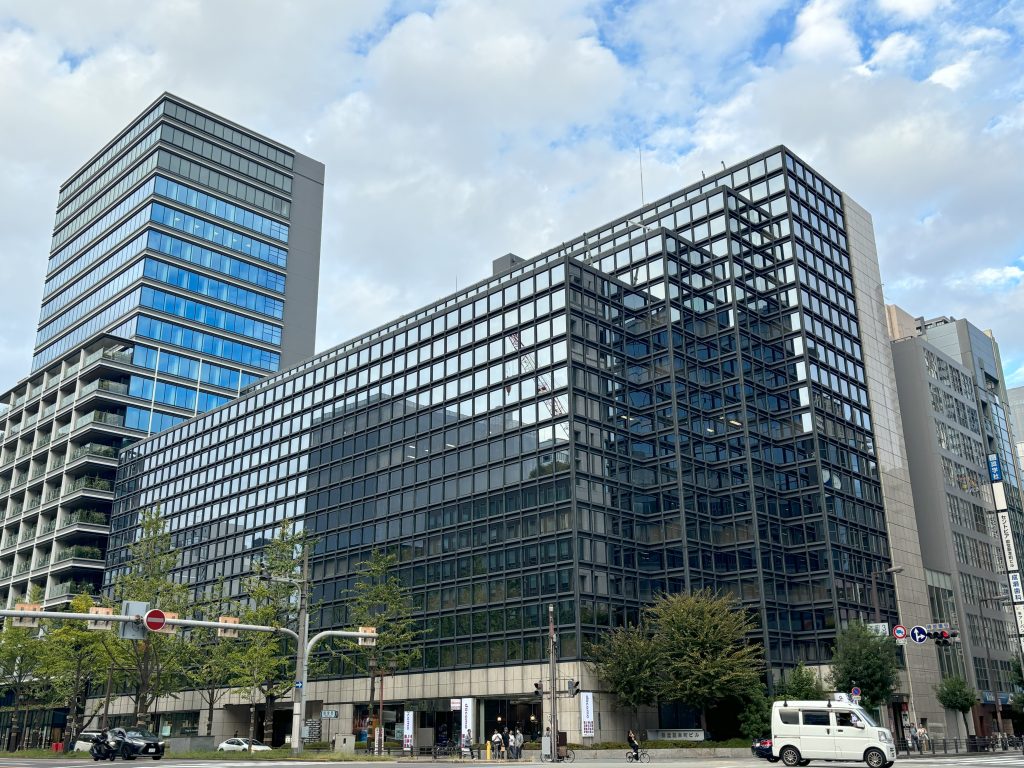 御堂筋本町ビルのファサード