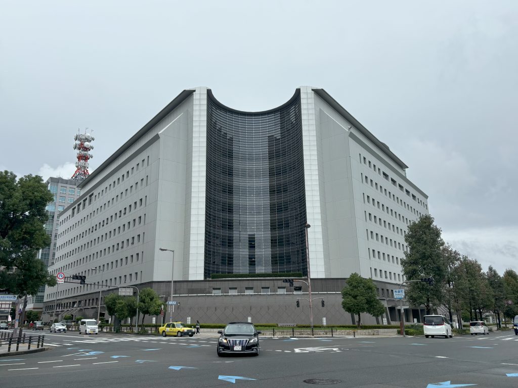 大阪府警察本部のファサード