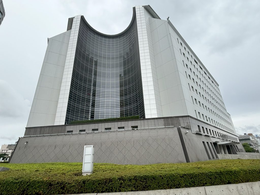 大阪府警察本部のファサード
