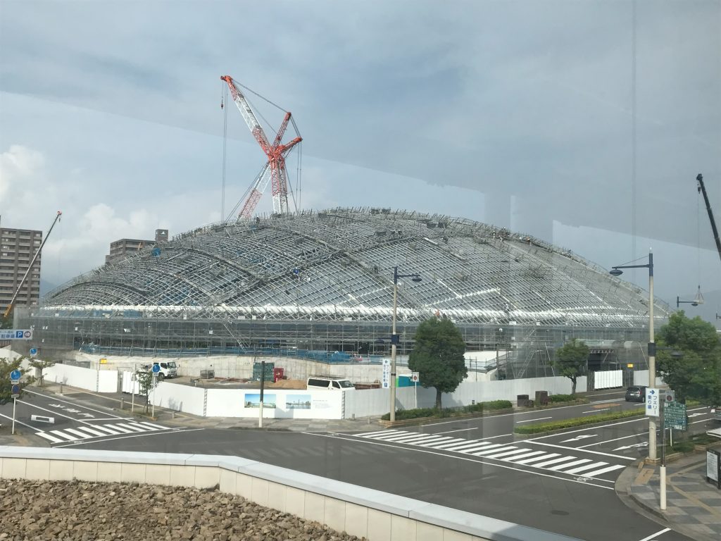 あなぶきアリーナ香川、屋根工事中ー２。