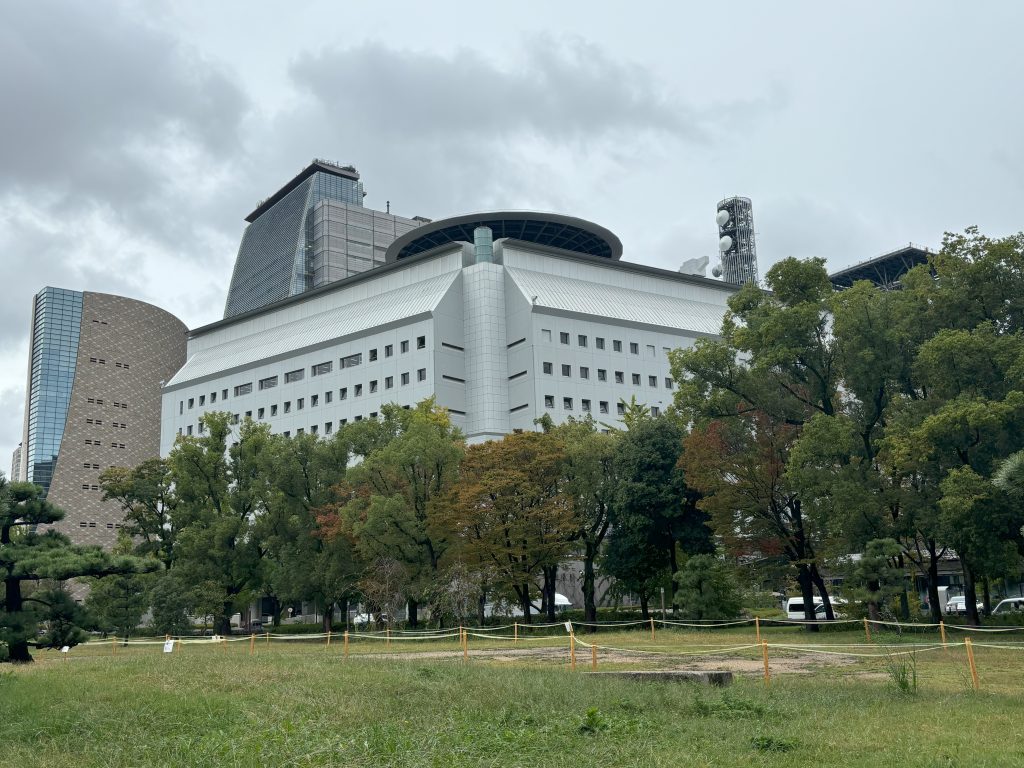 大阪府警察本部のファサード