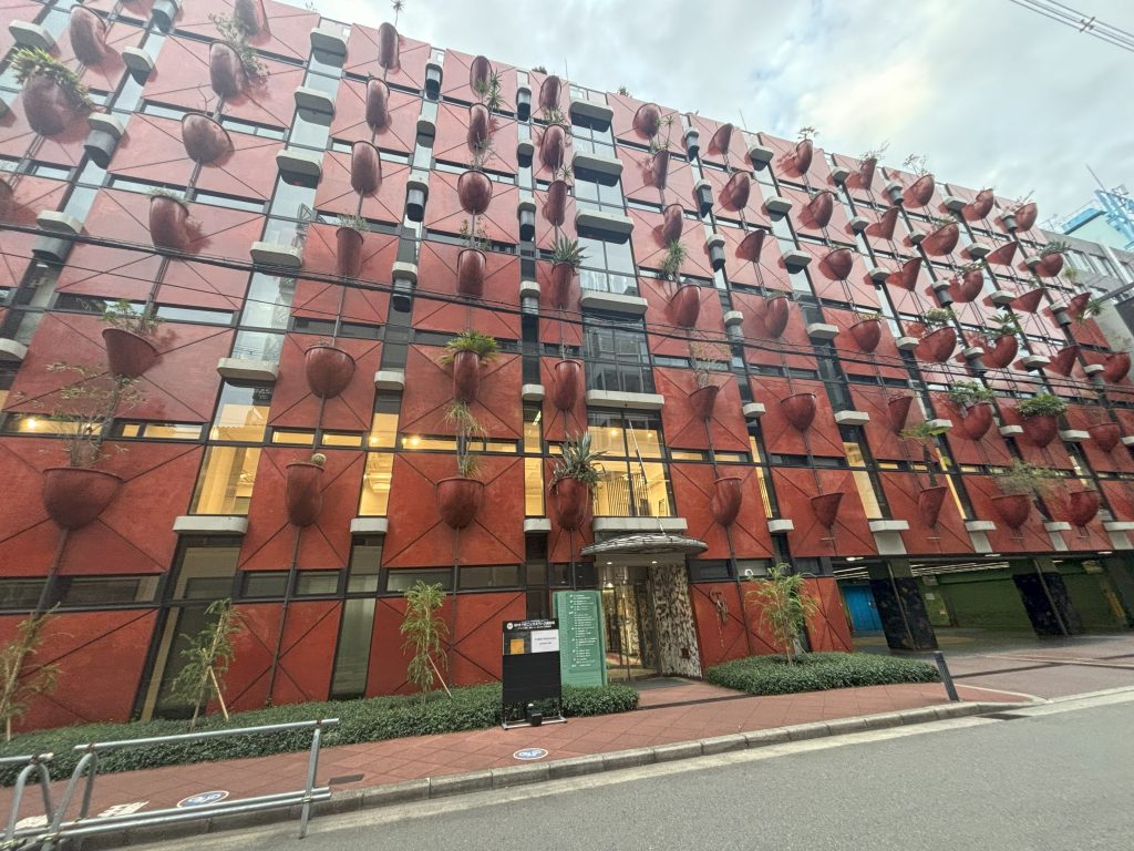 オーガニックビルのファサード