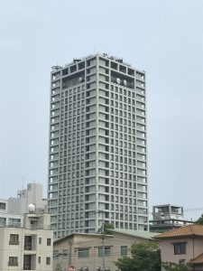 香川県庁舎本館を遠くから撮影