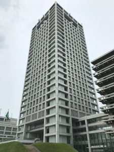 香川県庁舎本館の本館と東館とを結ぶ連絡通路