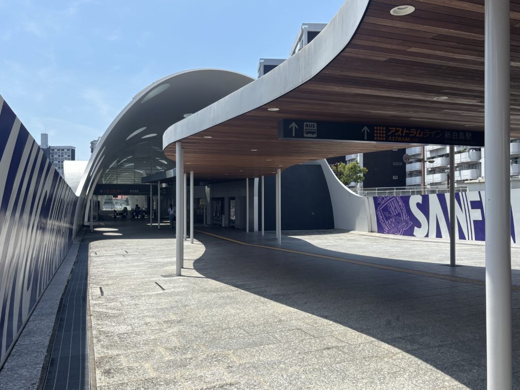 JR新白島駅からの連絡通路